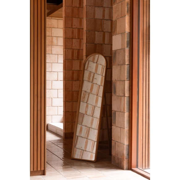 eraldiseisev peegel Caroun